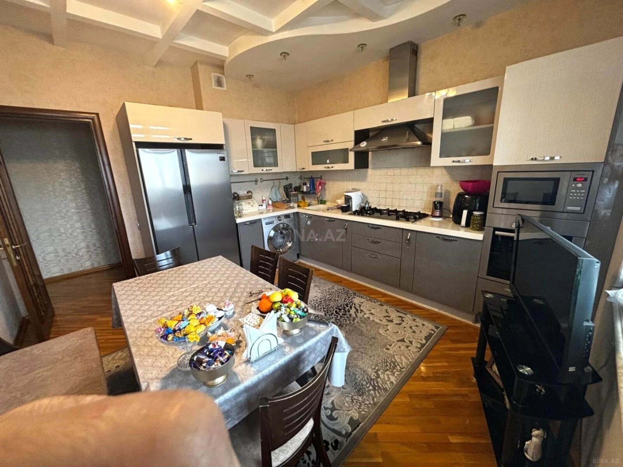 Satılır 3 otaqlı mənzil 138 m²