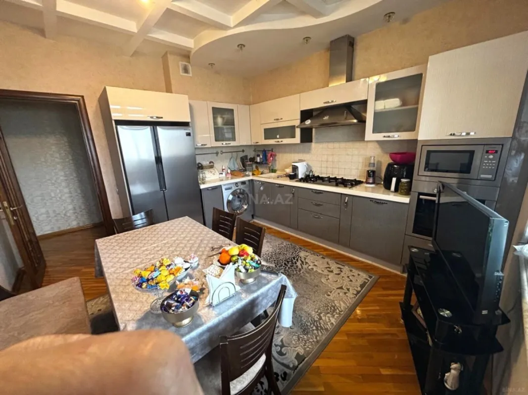 Satılır 3 otaqlı mənzil 138 m²