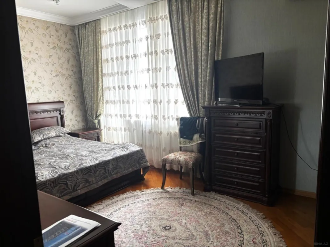 Satılır 3 otaqlı mənzil 138 m²