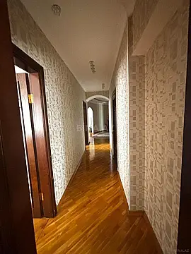 Satılır 3 otaqlı mənzil 138 m²