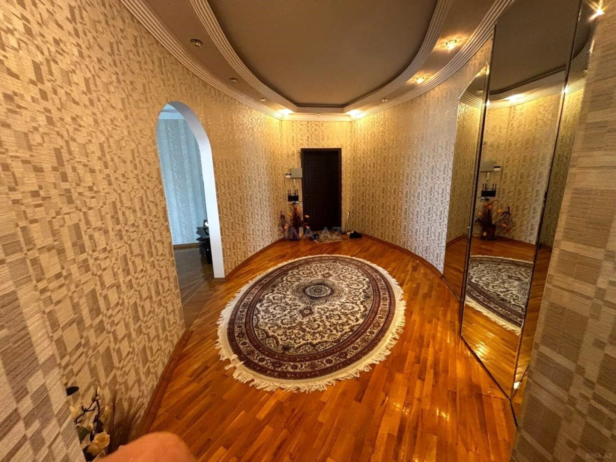 Satılır 3 otaqlı mənzil 138 m²
