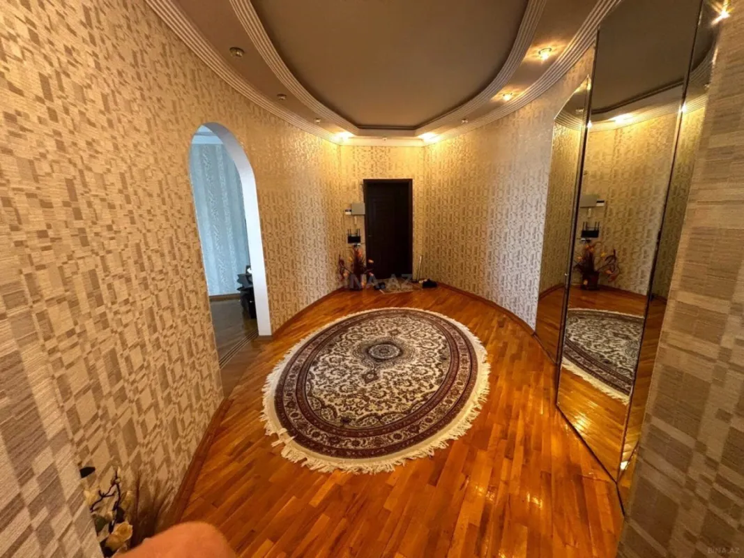 Satılır 3 otaqlı mənzil 138 m²