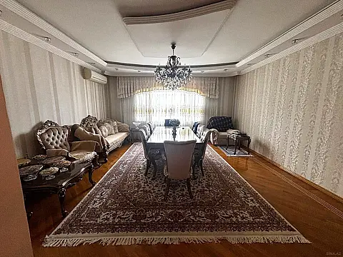 Satılır 3 otaqlı mənzil 138 m²