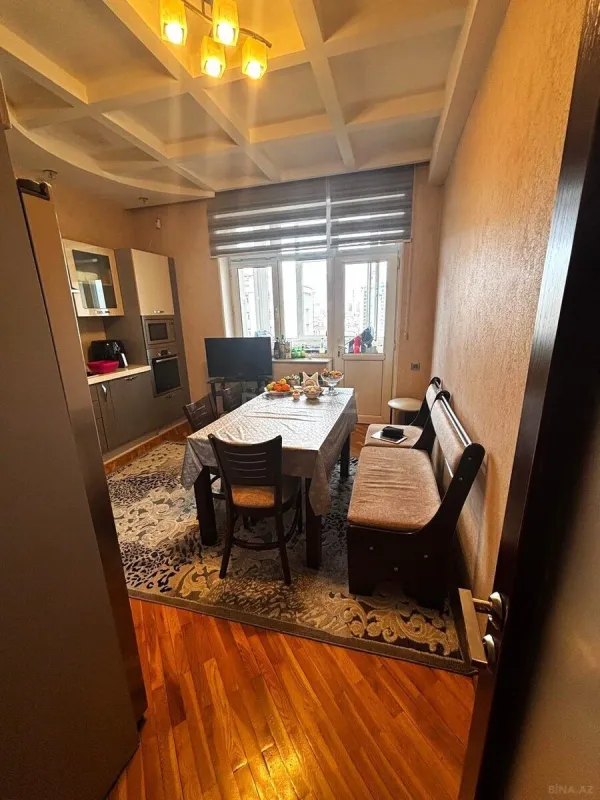 Satılır 3 otaqlı mənzil 138 m²