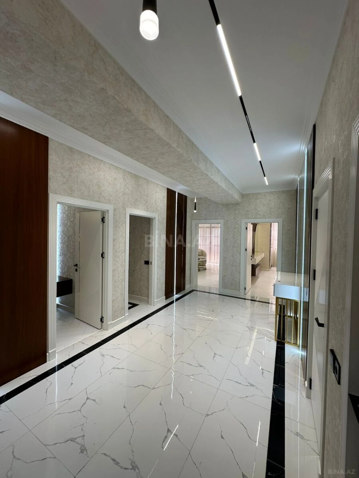 Satılır 3 otaqlı mənzil 133 m²