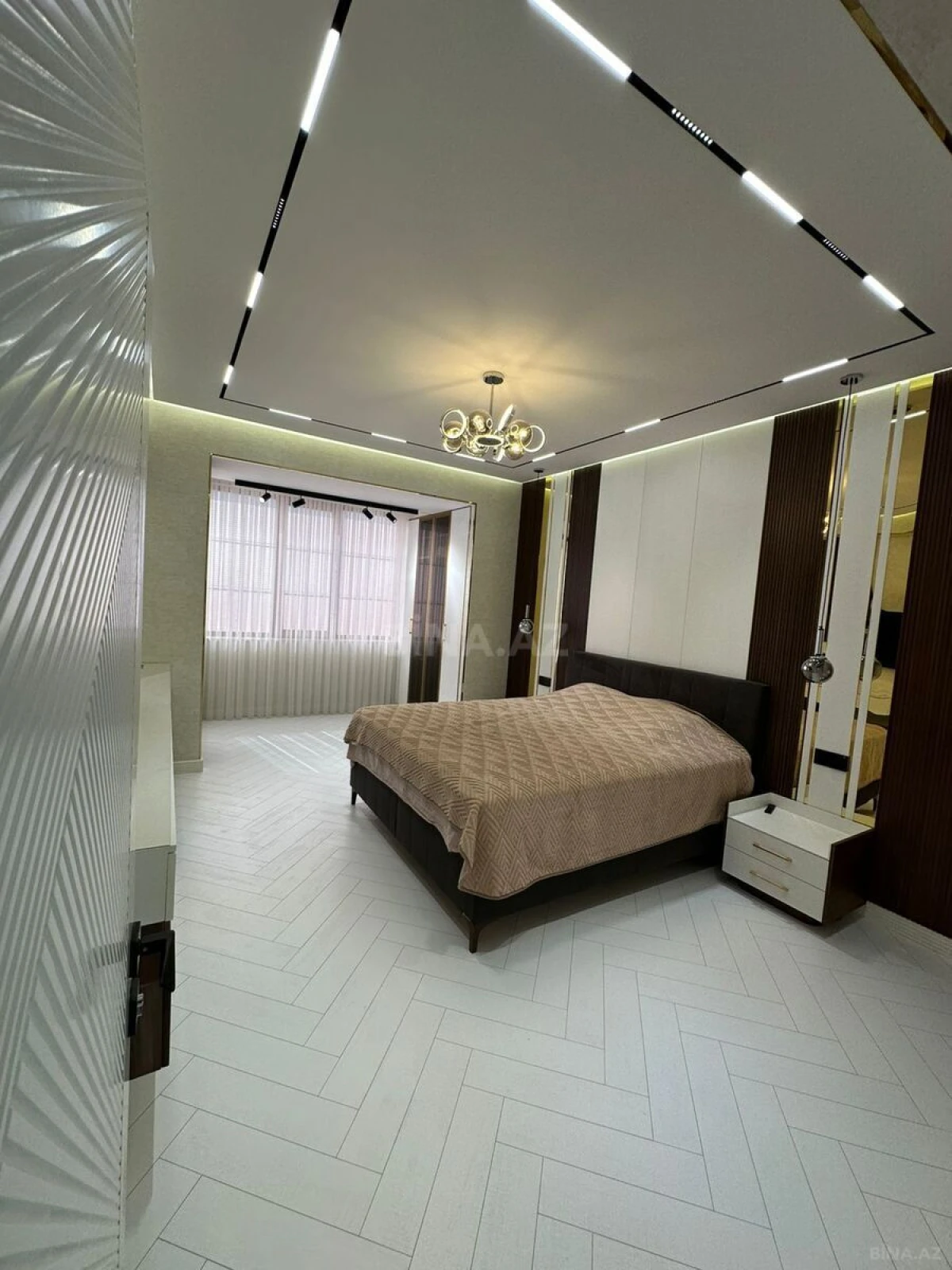 Satılır 3 otaqlı mənzil 133 m²