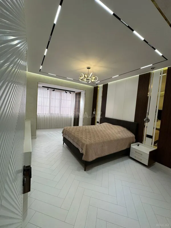 Satılır 3 otaqlı mənzil 133 m²