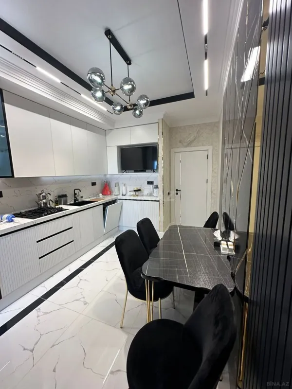 Satılır 3 otaqlı mənzil 133 m²