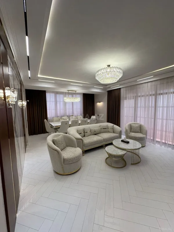 Satılır 3 otaqlı mənzil 133 m²