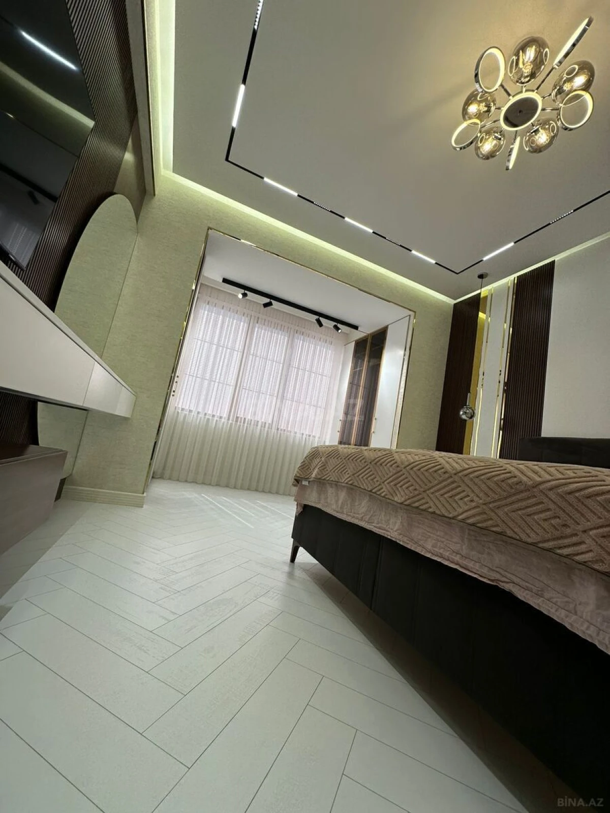 Satılır 3 otaqlı mənzil 133 m²