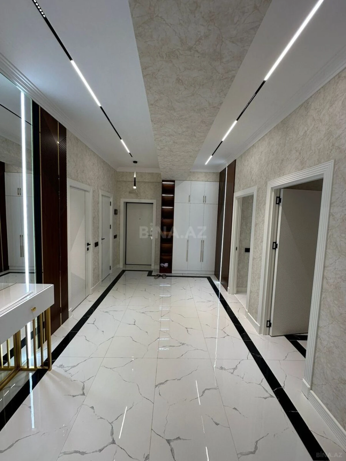 Satılır 3 otaqlı mənzil 133 m²
