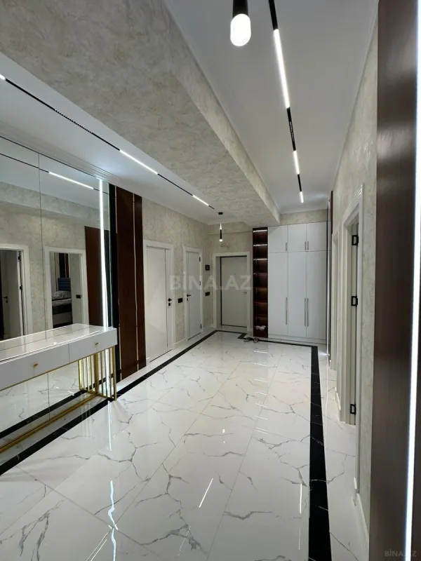 Satılır 3 otaqlı mənzil 133 m²