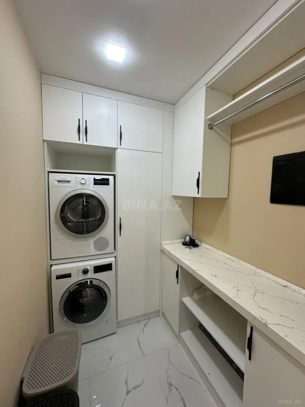 Satılır 3 otaqlı mənzil 133 m²