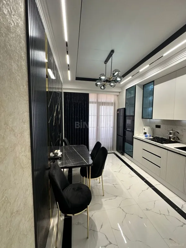 Satılır 3 otaqlı mənzil 133 m²