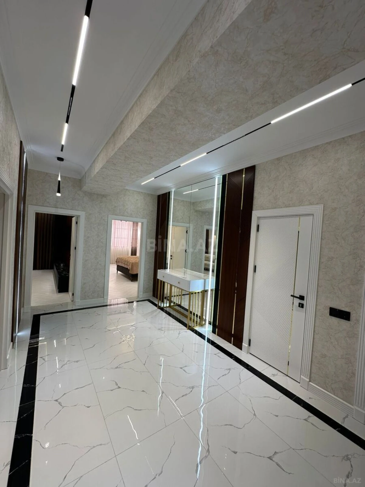 Satılır 3 otaqlı mənzil 133 m²