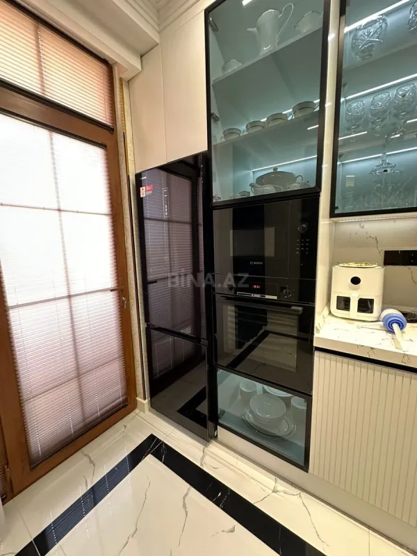 Satılır 3 otaqlı mənzil 133 m²