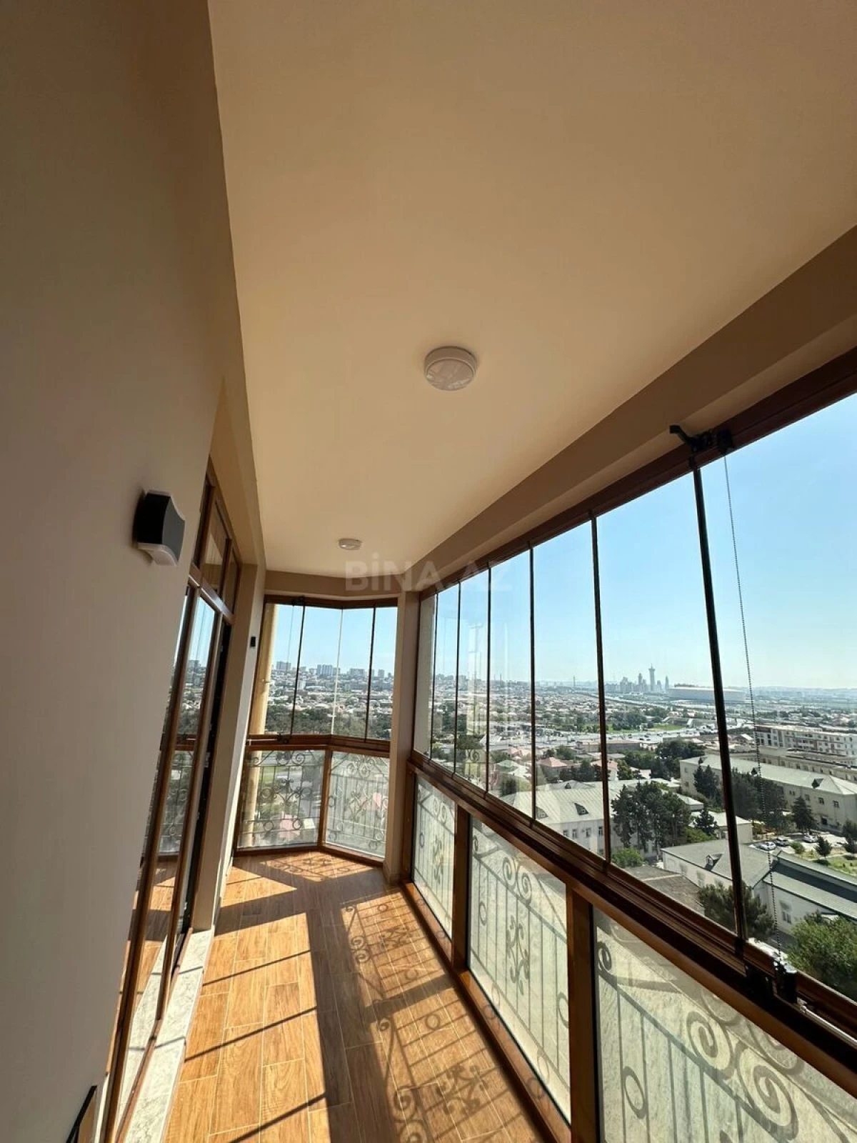 Satılır 3 otaqlı mənzil 133 m²