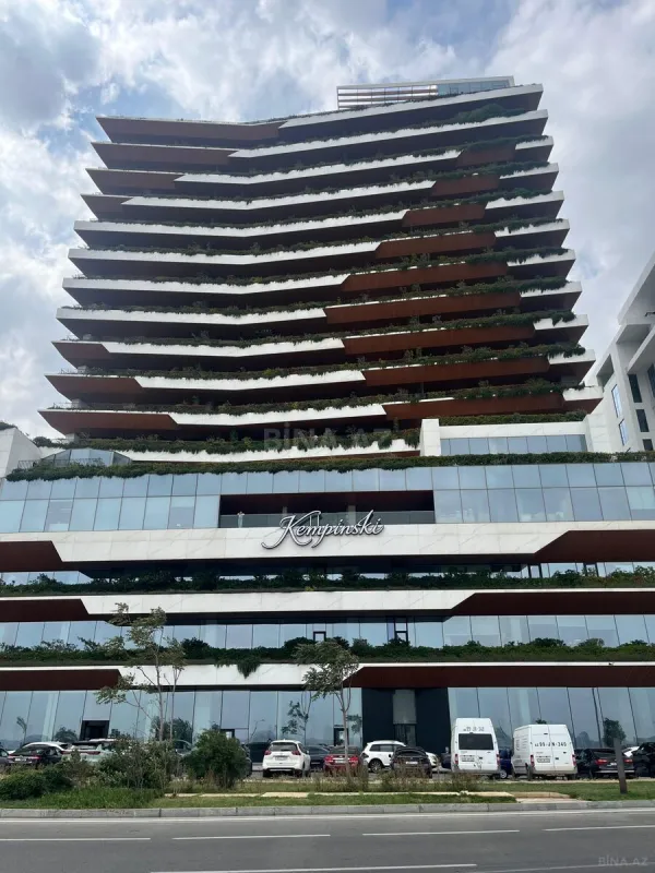 Satılır 5 otaqlı mənzil 379 m²