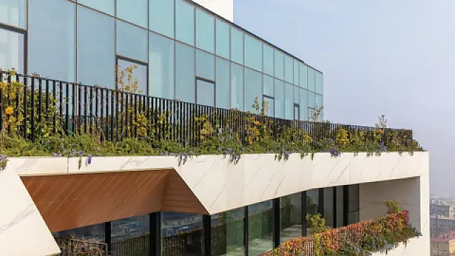 Satılır 5 otaqlı mənzil 379 m²