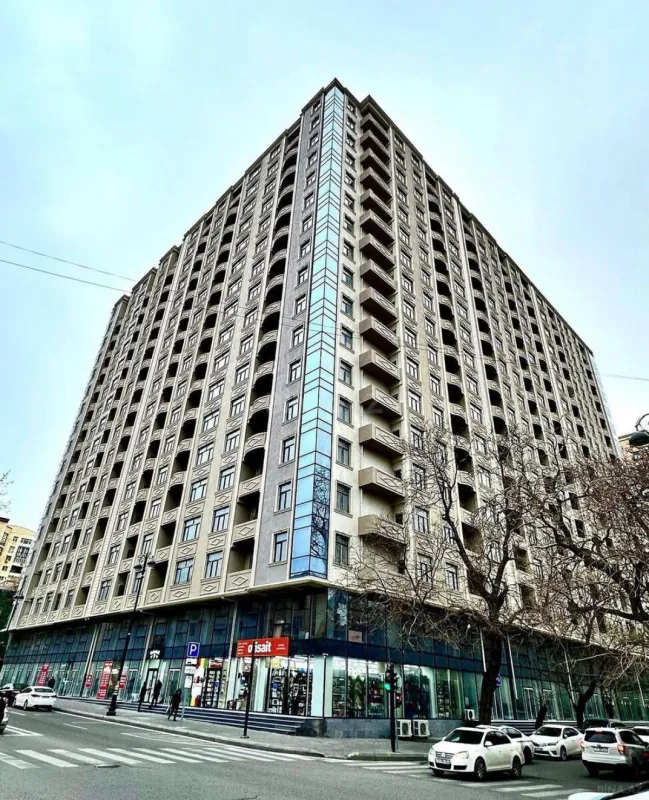 Satılır 3 otaqlı mənzil 141 m²