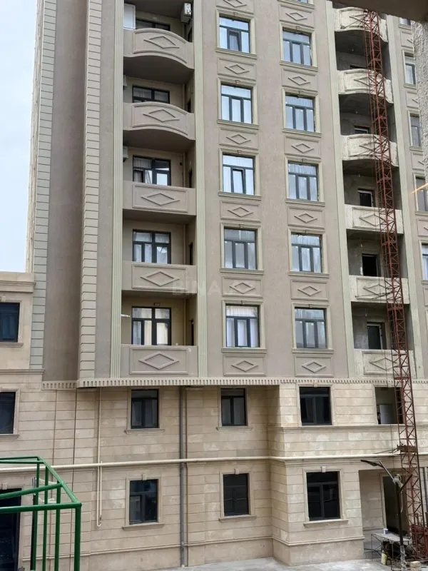 Satılır 3 otaqlı mənzil 141 m²