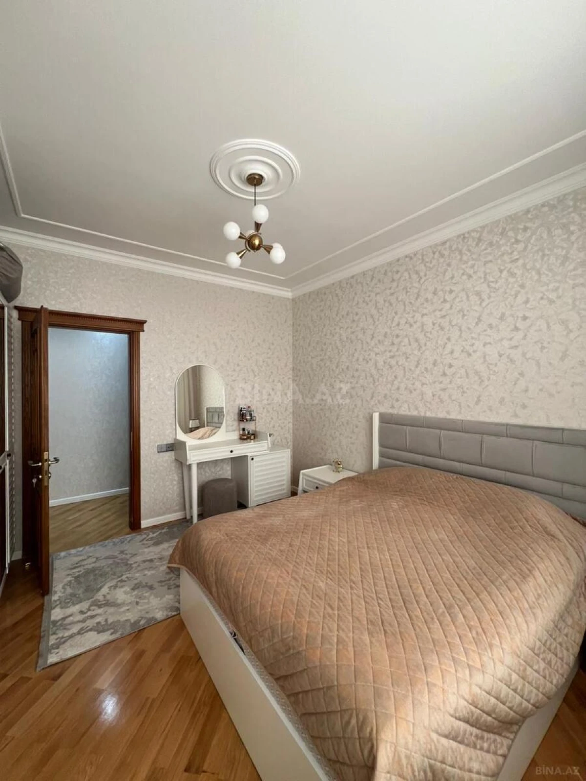 Satılır 3 otaqlı mənzil 125 m²