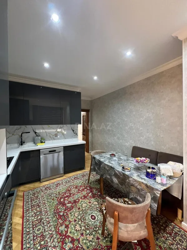 Satılır 3 otaqlı mənzil 125 m²