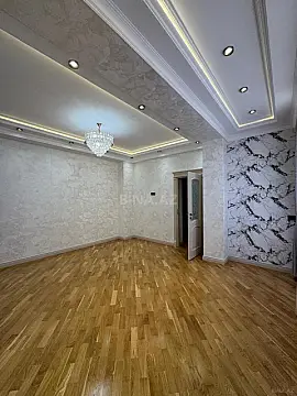 Satılır 4 otaqlı mənzil 240 m²