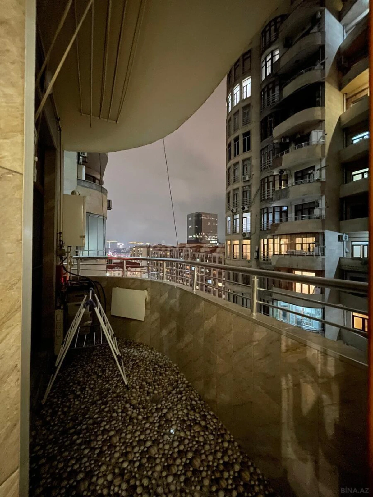 Satılır 3 otaqlı mənzil 157 m²