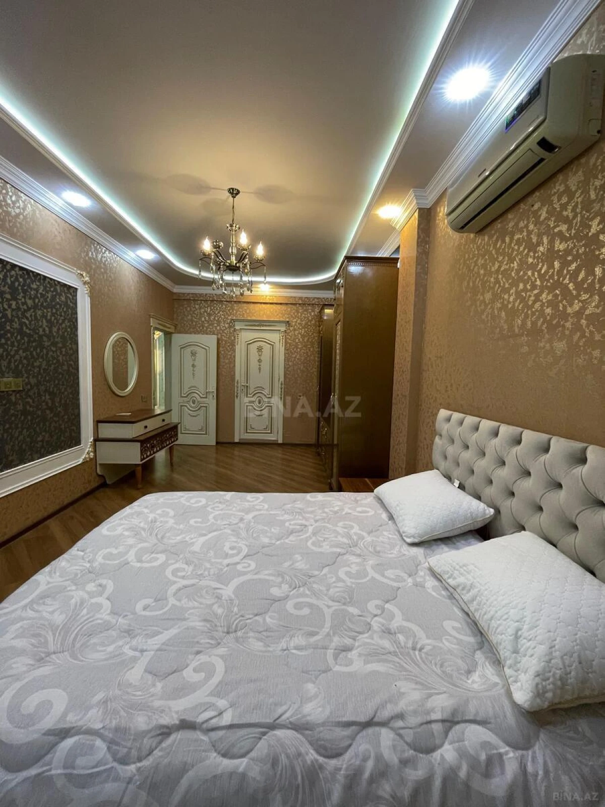 Satılır 3 otaqlı mənzil 157 m²