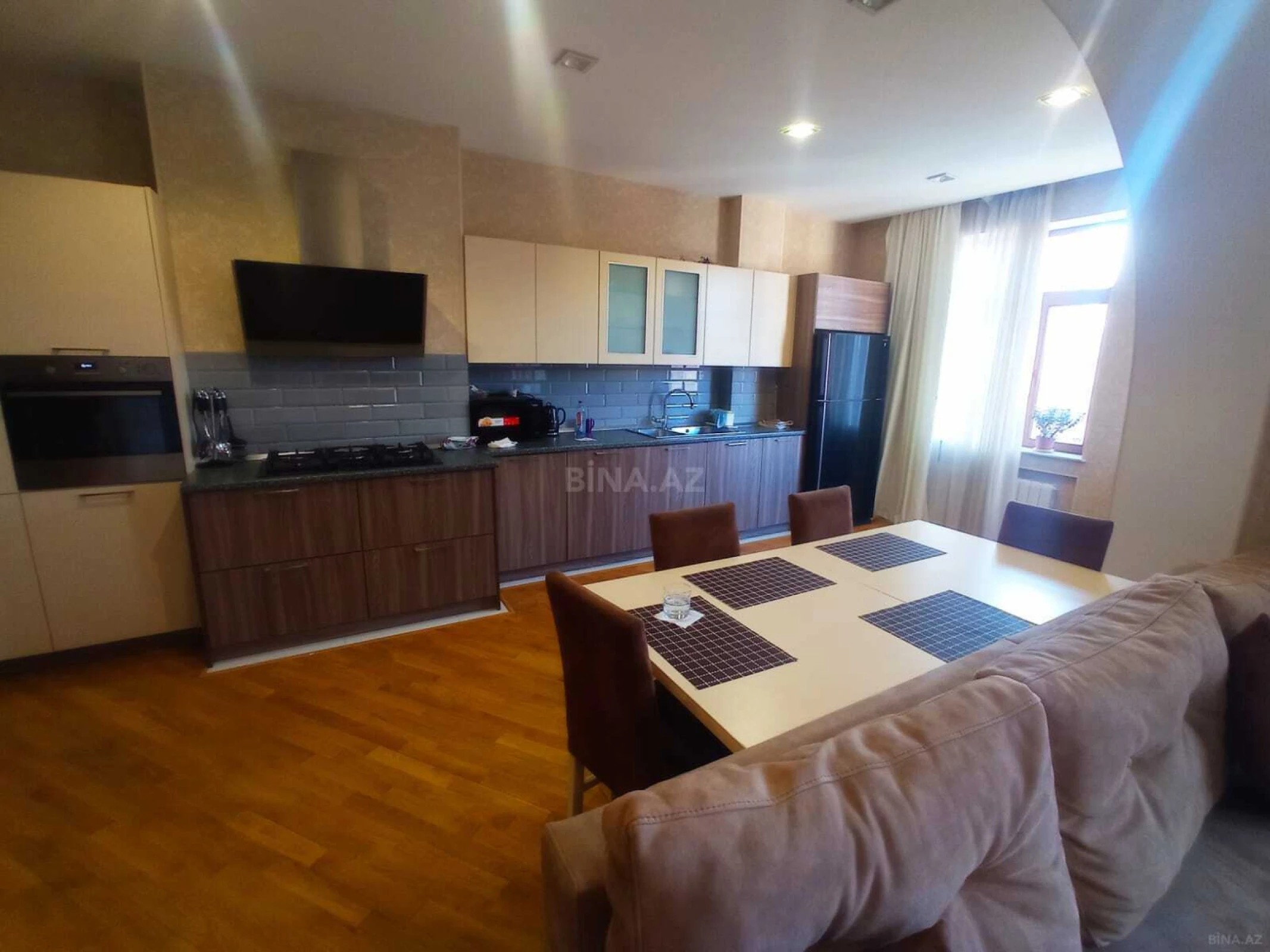 Kirayə verilir 2 otaqlı mənzil 90 m²