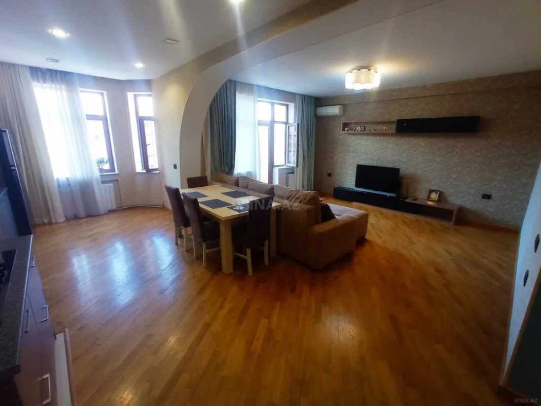 Kirayə verilir 2 otaqlı mənzil 90 m²