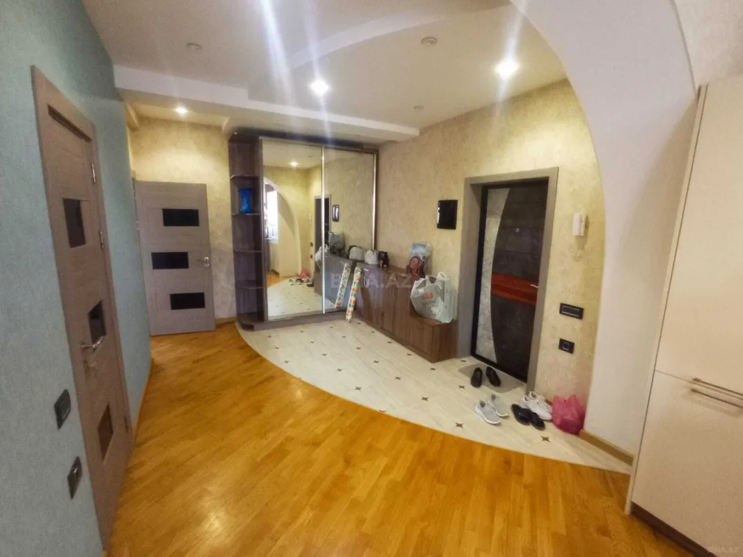 Kirayə verilir 2 otaqlı mənzil 90 m²