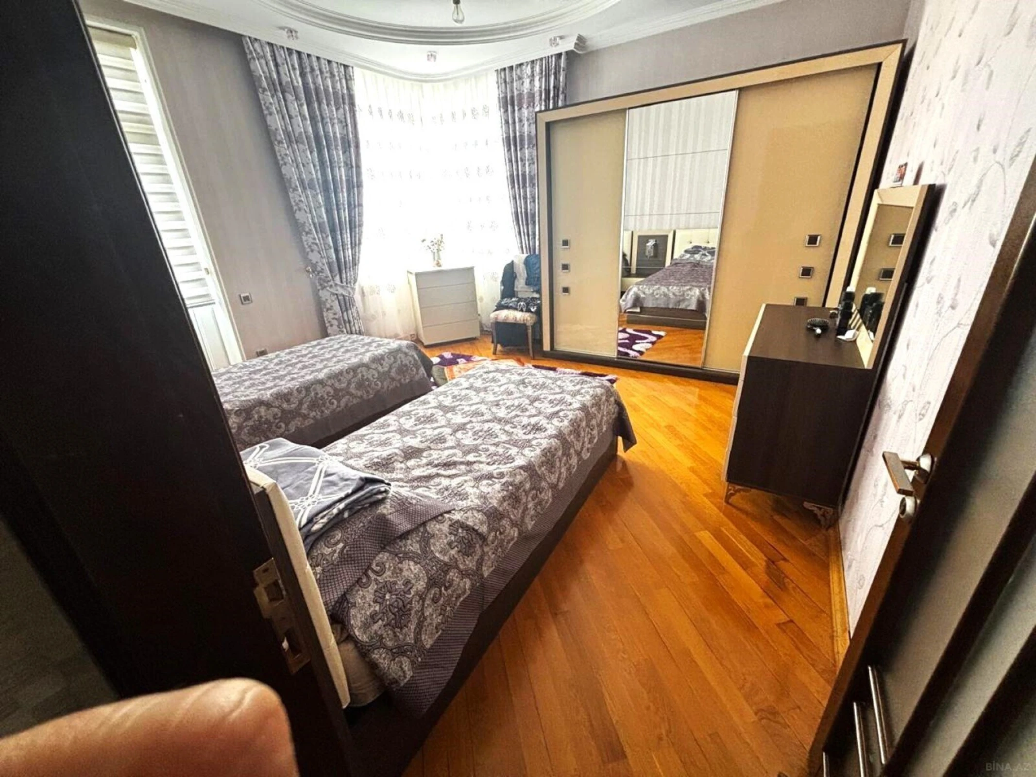 Satılır 3 otaqlı mənzil 138 m²