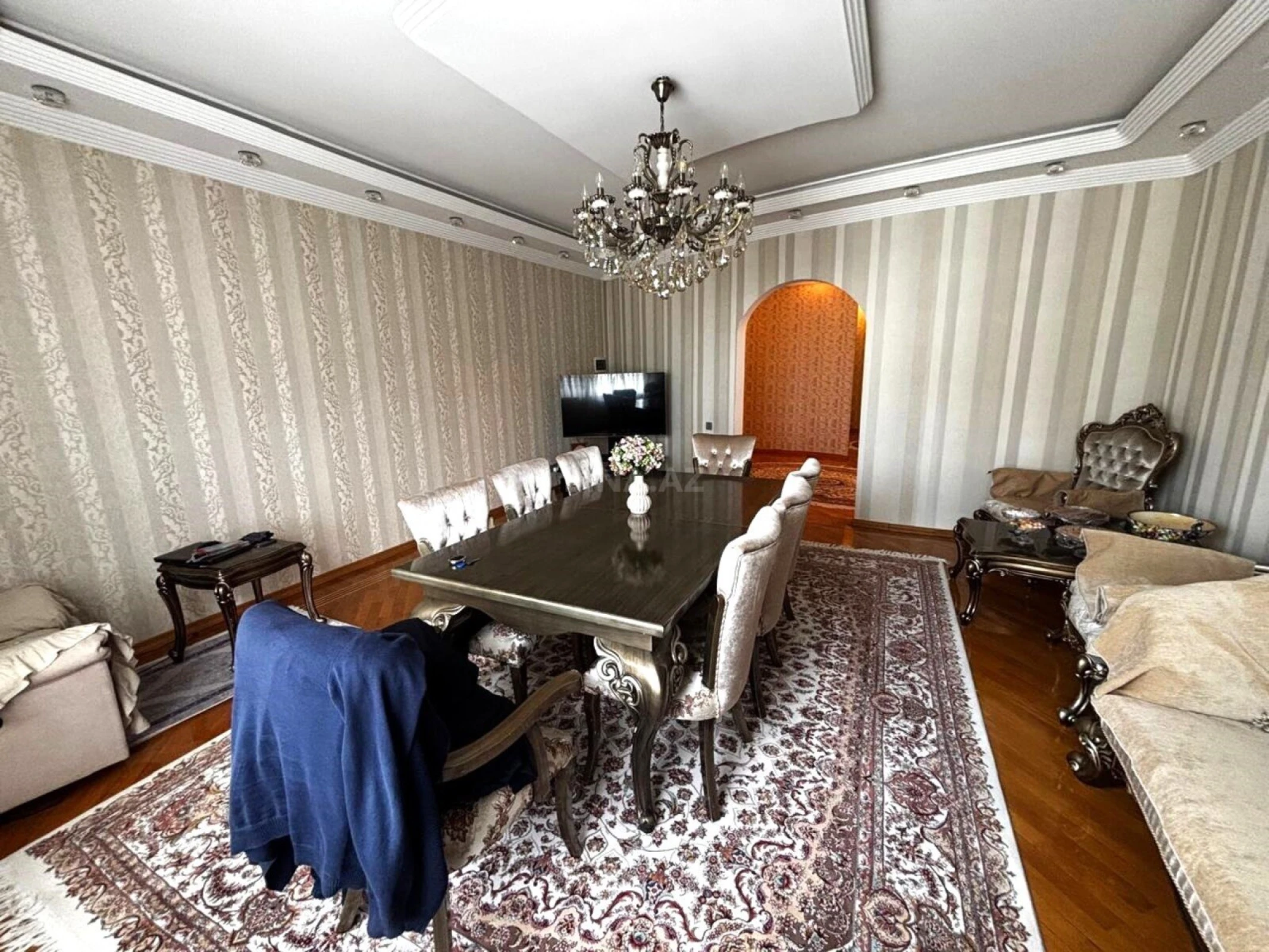 Satılır 3 otaqlı mənzil 138 m²