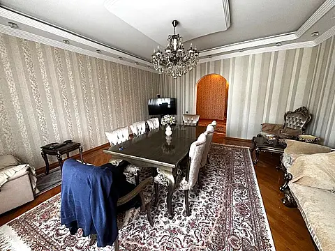 Satılır 3 otaqlı mənzil 138 m²