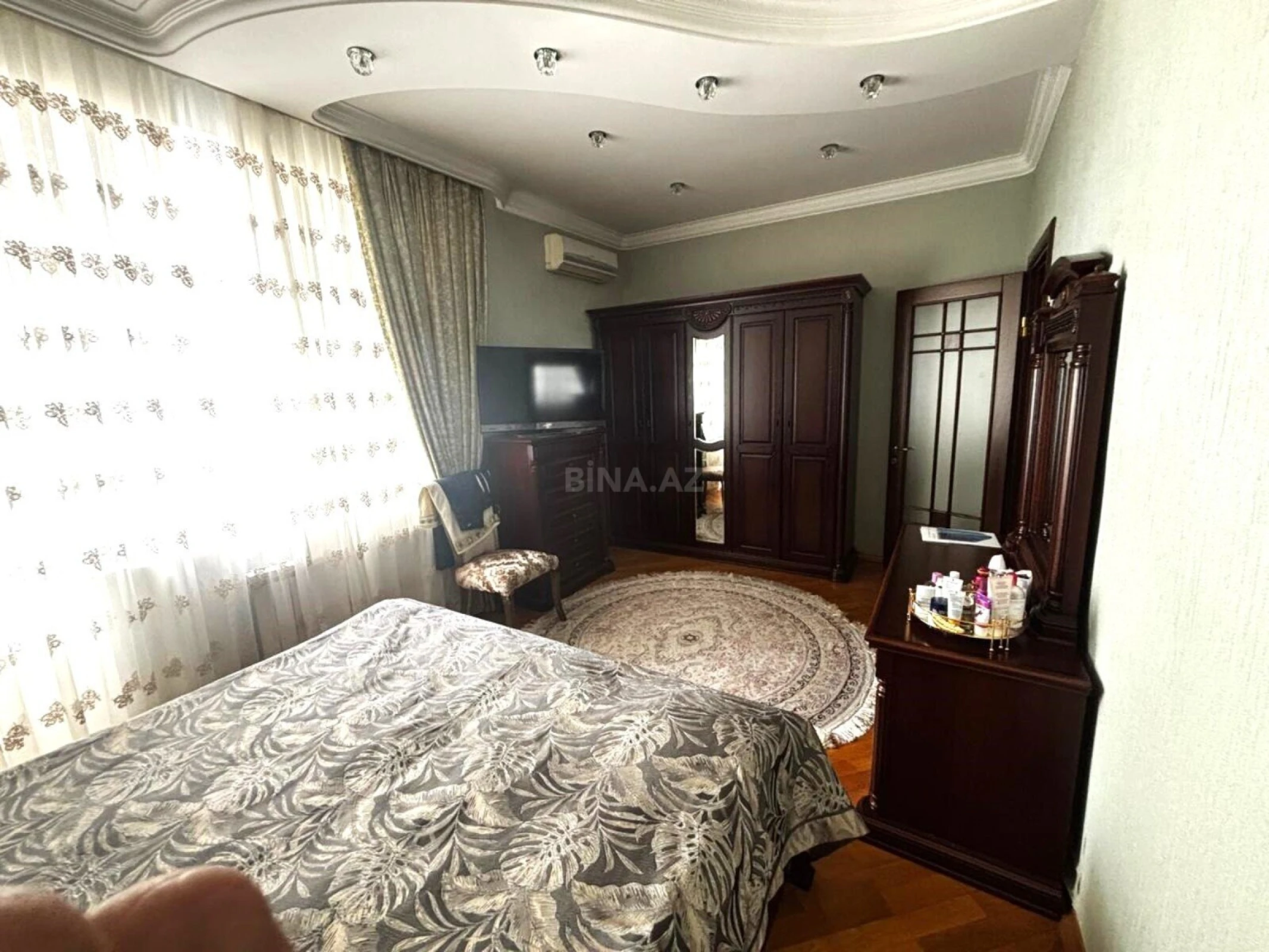 Satılır 3 otaqlı mənzil 138 m²