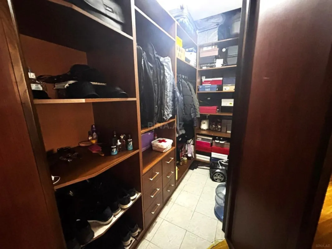 Satılır 3 otaqlı mənzil 138 m²