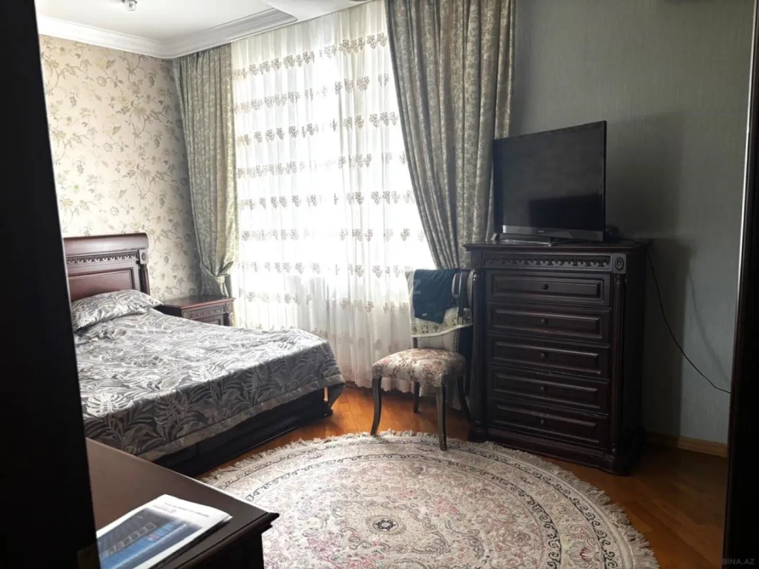 Satılır 3 otaqlı mənzil 138 m²