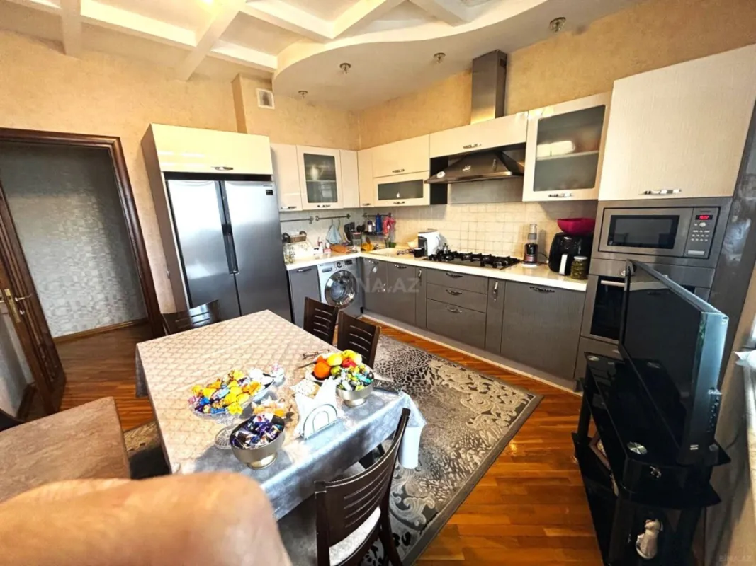 Satılır 3 otaqlı mənzil 138 m²