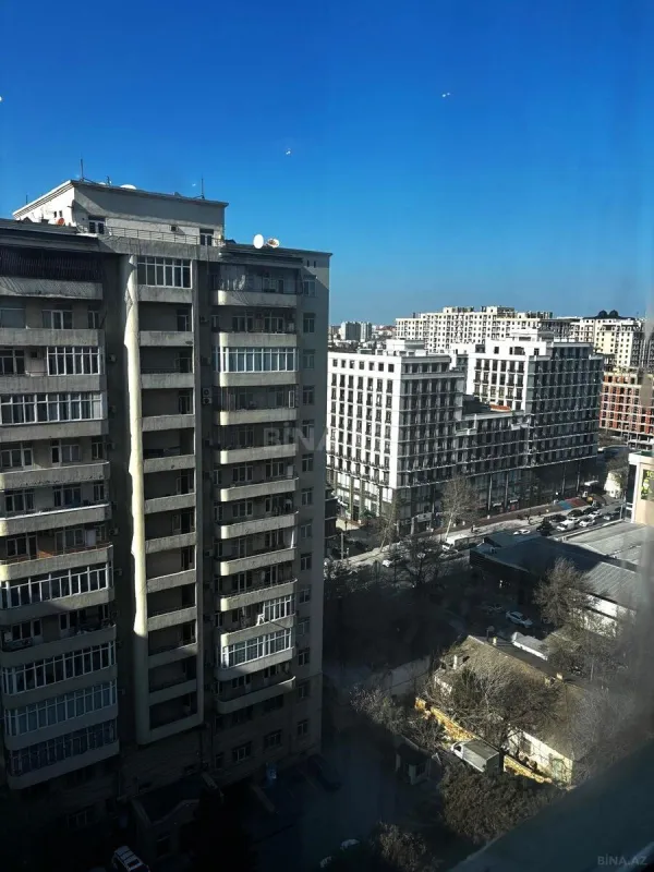 Satılır 3 otaqlı mənzil 138 m²