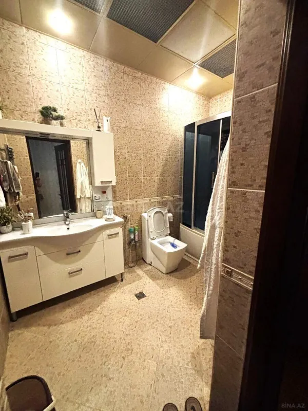 Satılır 3 otaqlı mənzil 138 m²