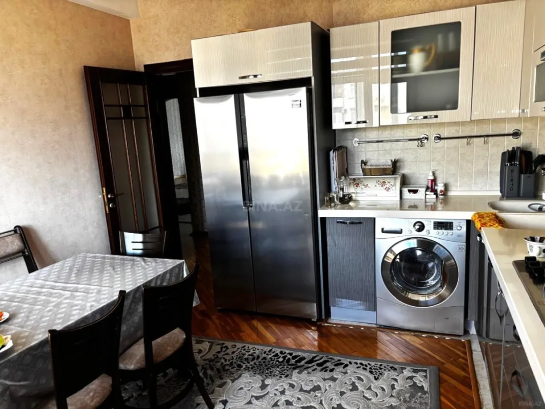 Satılır 3 otaqlı mənzil 138 m²