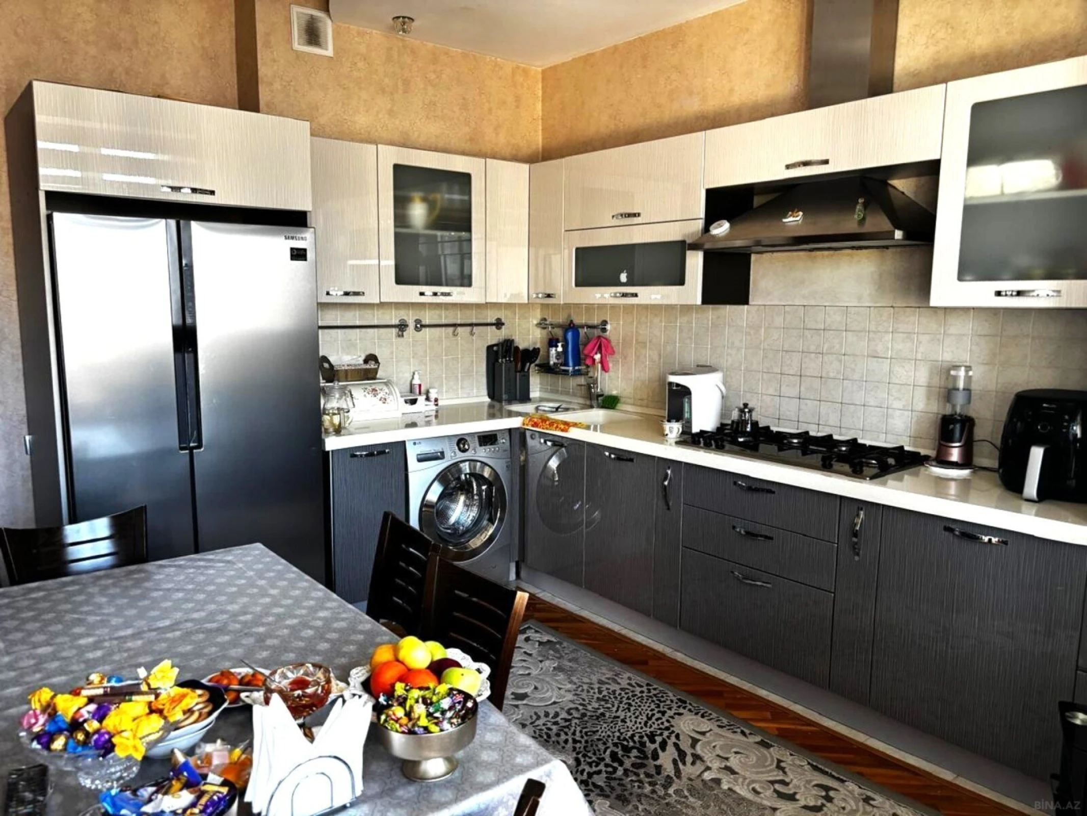 Satılır 3 otaqlı mənzil 138 m²