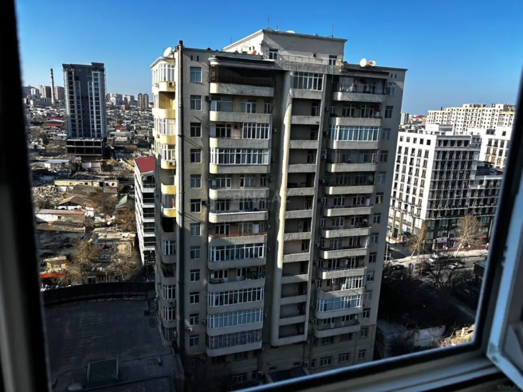 Satılır 3 otaqlı mənzil 138 m²