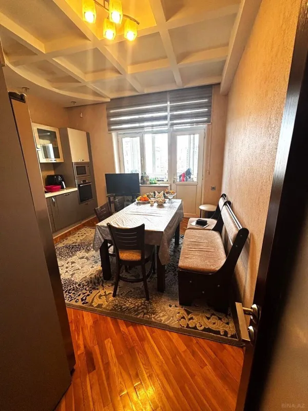 Satılır 3 otaqlı mənzil 138 m²