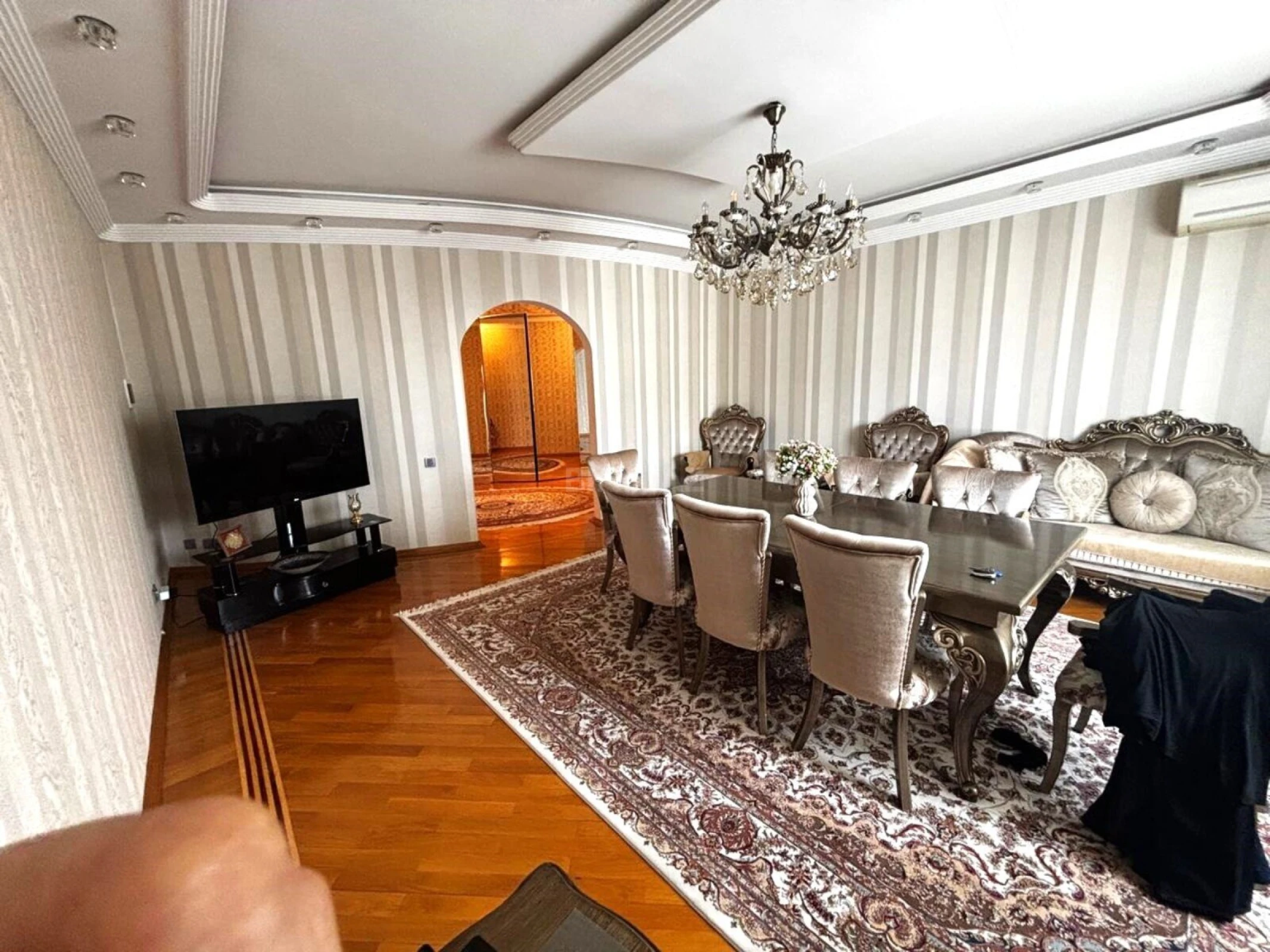 Satılır 3 otaqlı mənzil 138 m²