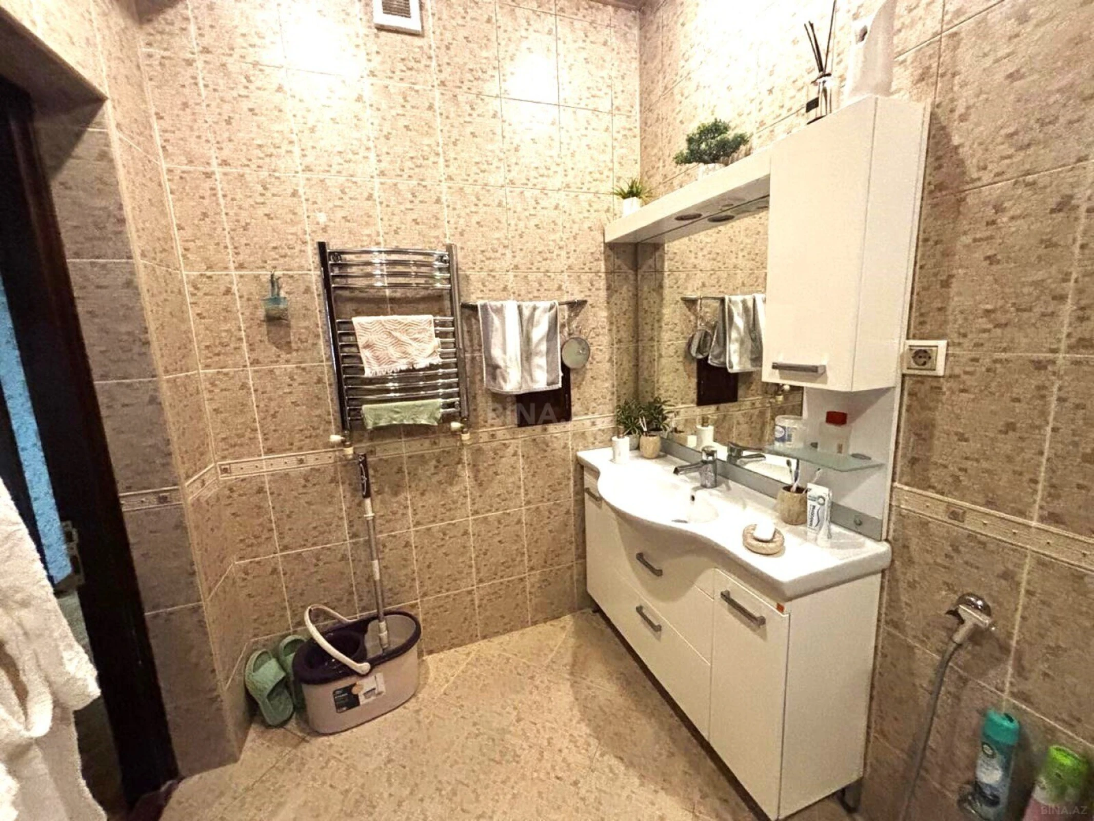 Satılır 3 otaqlı mənzil 138 m²