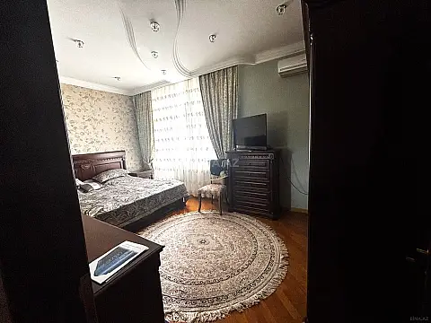 Satılır 3 otaqlı mənzil 138 m²