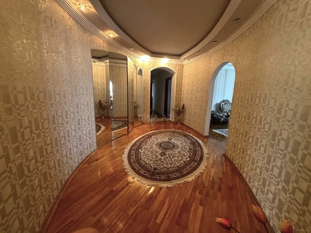 Satılır 3 otaqlı mənzil 138 m²